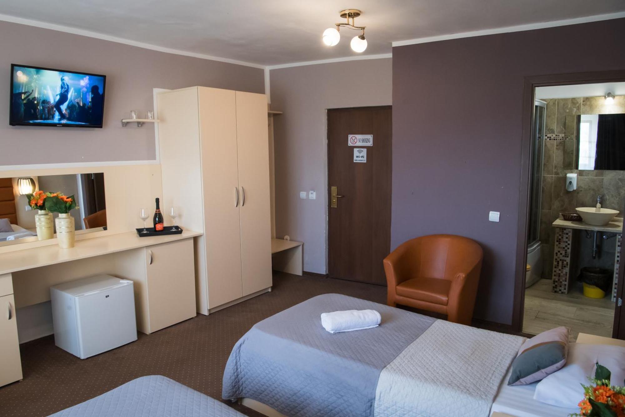 Mbi Travel Inn Craiova Bagian luar foto
