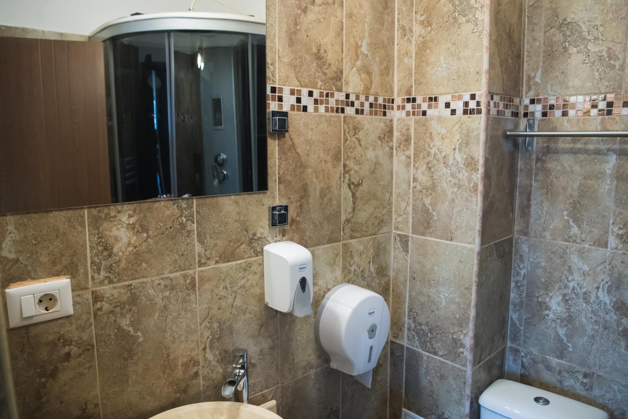 Mbi Travel Inn Craiova Bagian luar foto