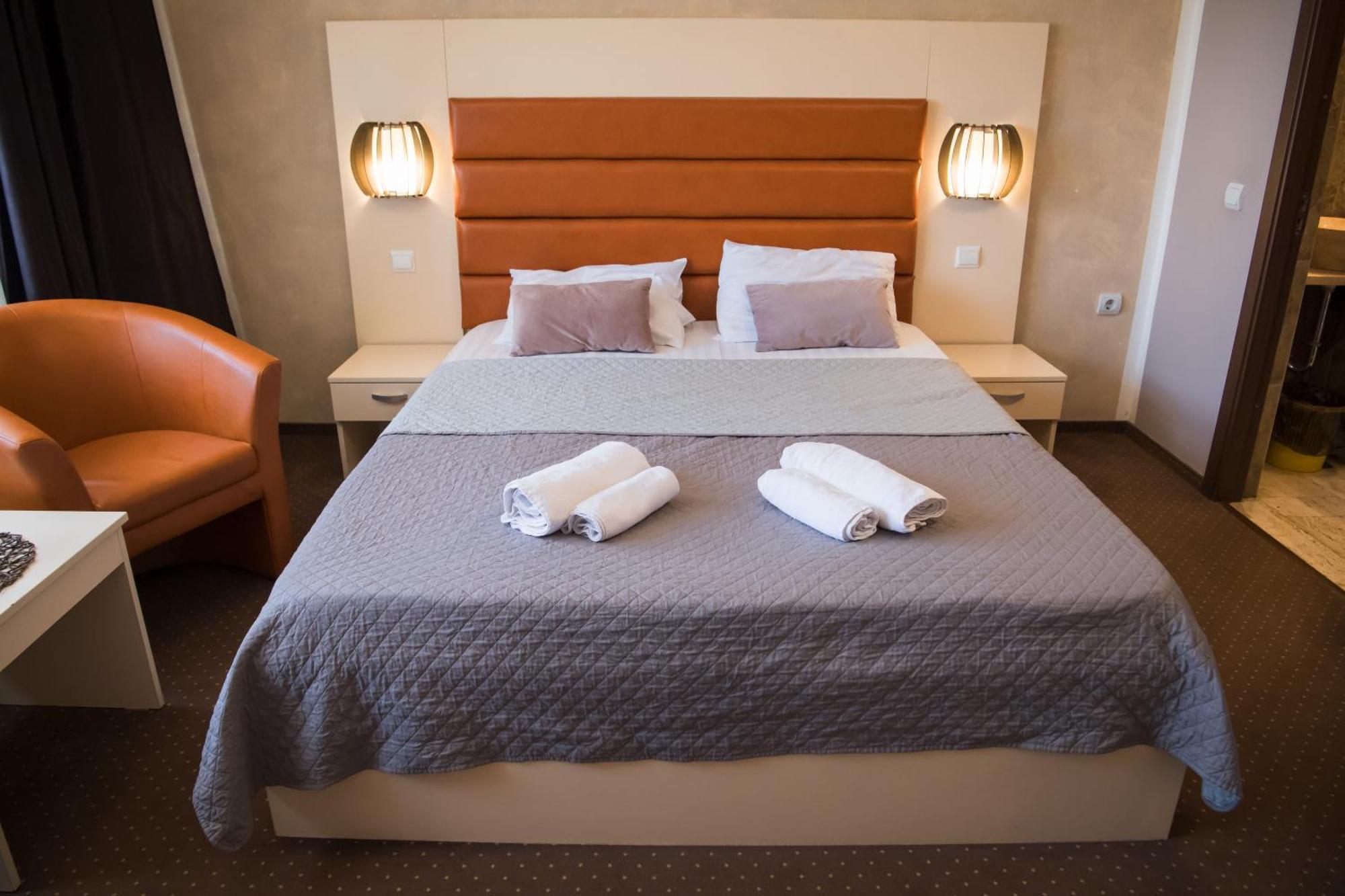 Mbi Travel Inn Craiova Bagian luar foto