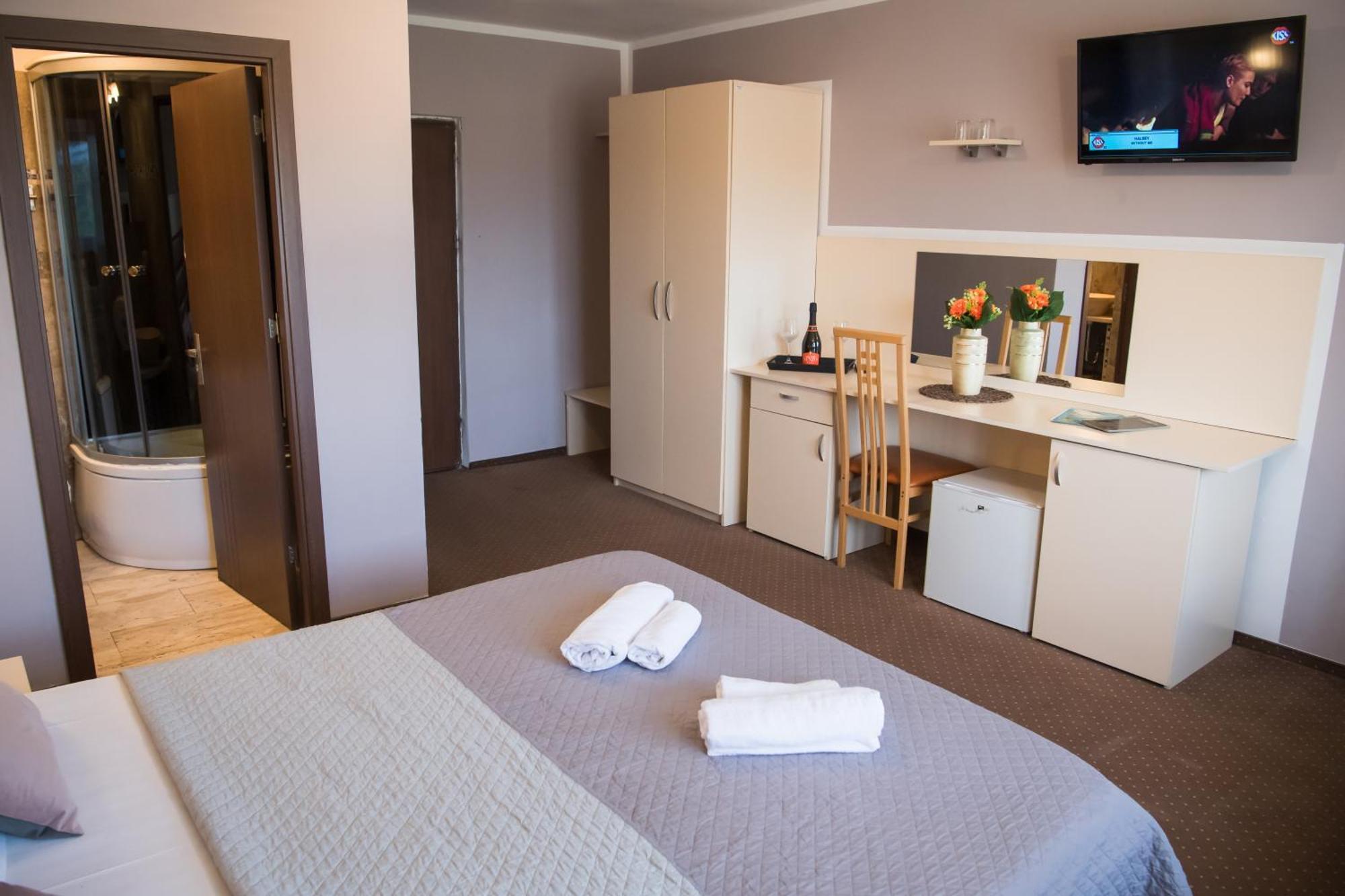 Mbi Travel Inn Craiova Bagian luar foto