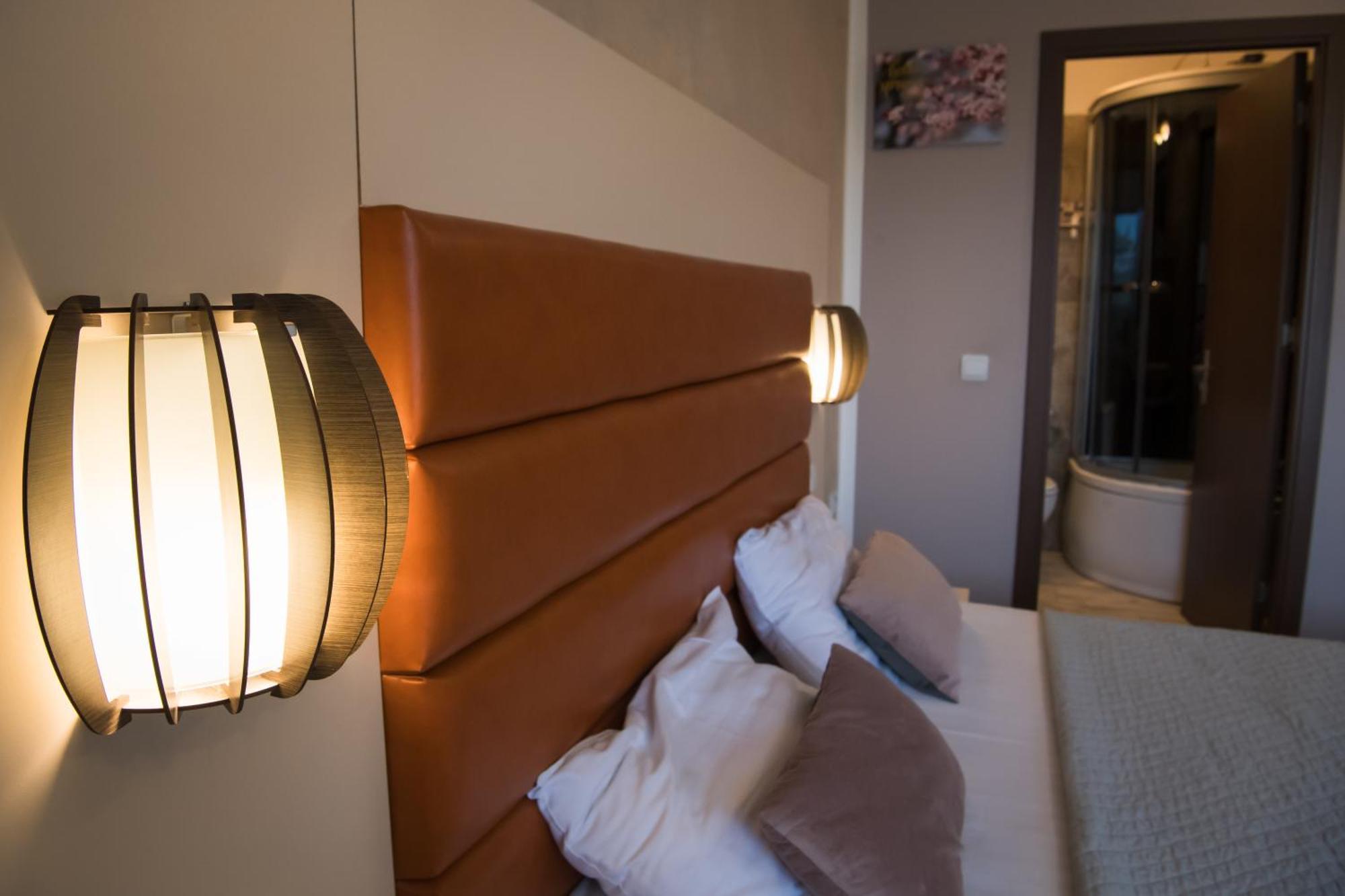 Mbi Travel Inn Craiova Bagian luar foto