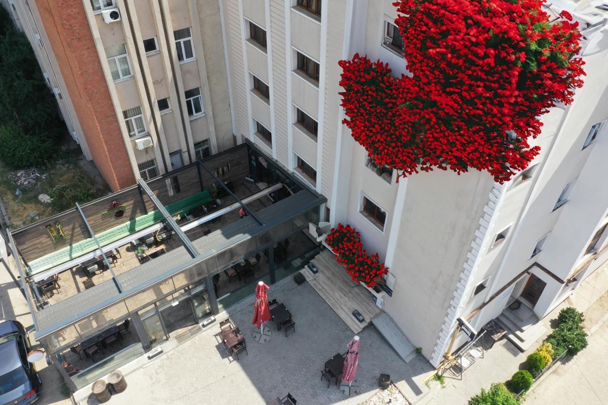 Mbi Travel Inn Craiova Bagian luar foto