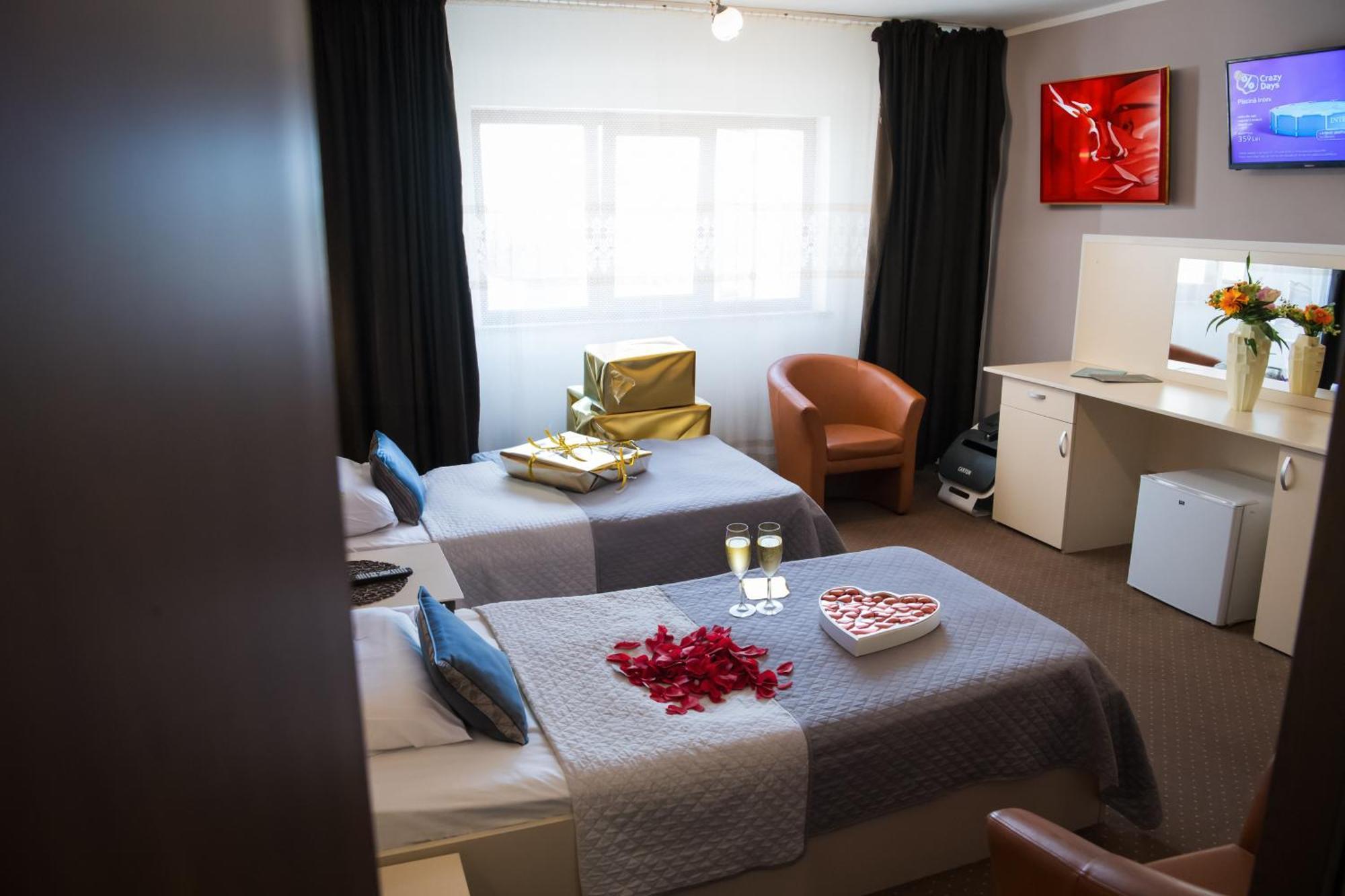 Mbi Travel Inn Craiova Bagian luar foto