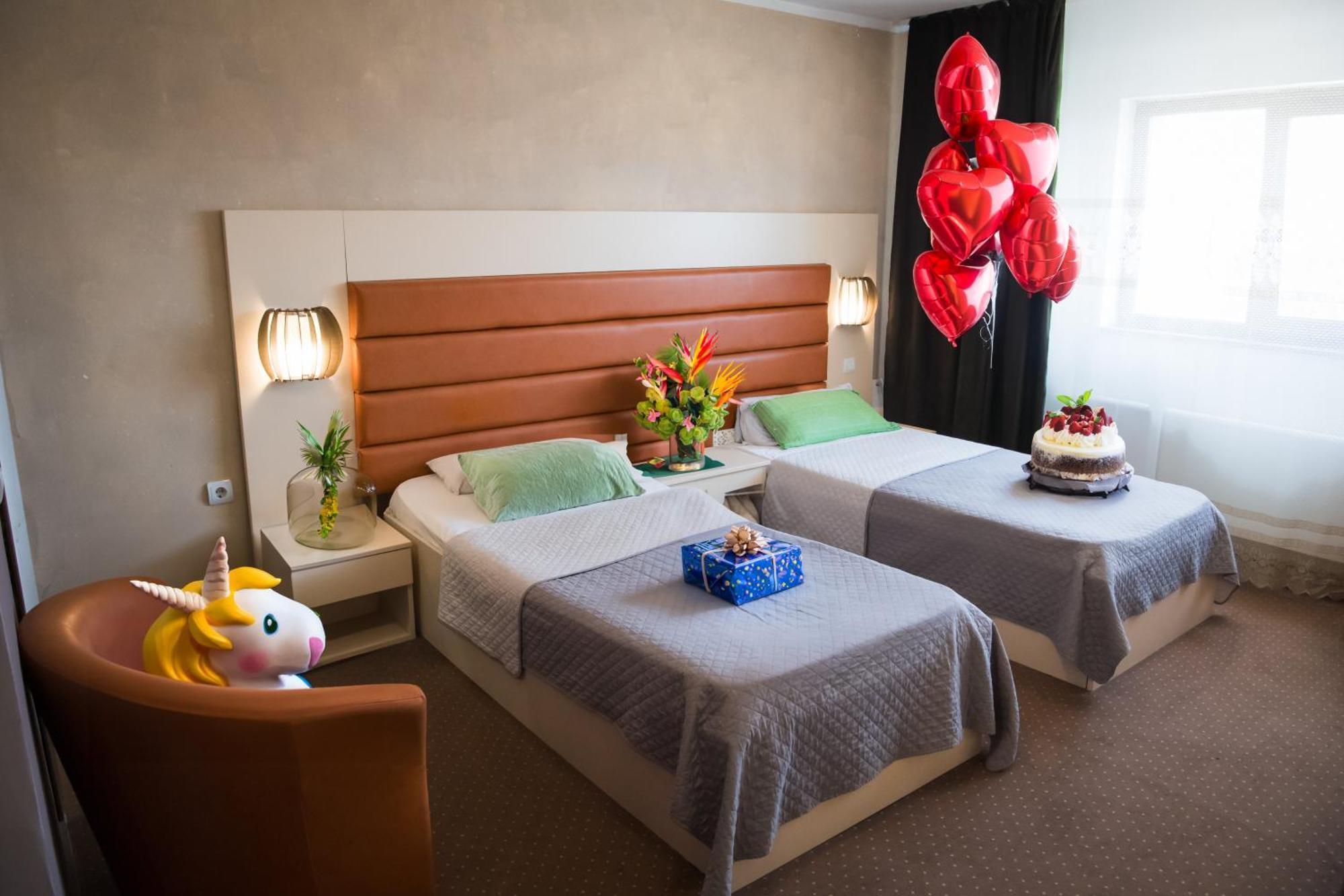 Mbi Travel Inn Craiova Bagian luar foto