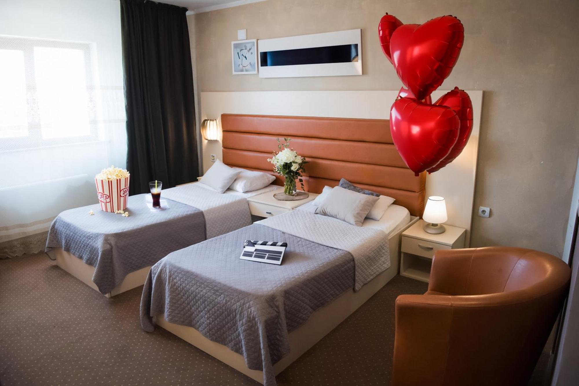 Mbi Travel Inn Craiova Bagian luar foto
