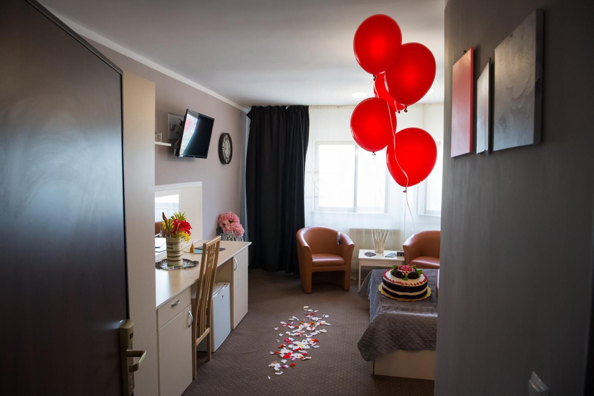 Mbi Travel Inn Craiova Bagian luar foto
